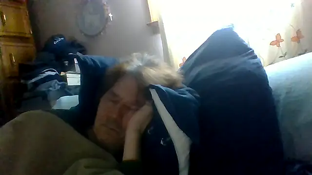 Snapshot of frankie7inch chatting on June 24, 2026, 10:58 am frankie7inch online show from June 24, 2026, 10:58 am