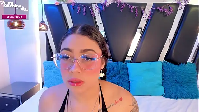 antonelllepiercee online show from April 5, 2026, 12:01 pm