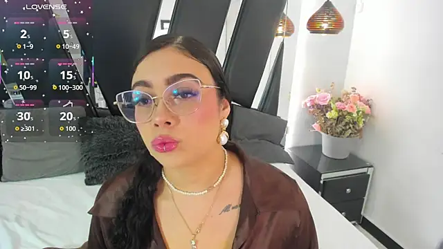 antonelllepiercee online show from November 28, 2025, 11:21 am