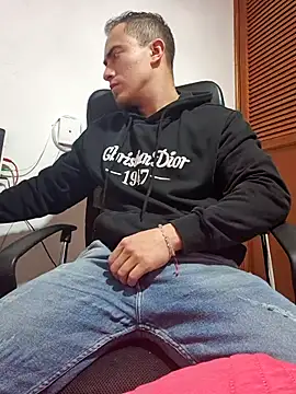 dragon1006 online show from February 8, 2026, 8:39 pm