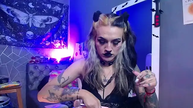 amelierouss online show from June 4, 2026, 4:17 am