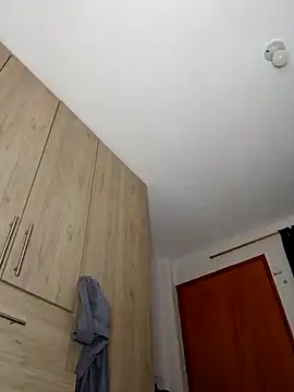 kharoll online show from April 15, 2026, 3:34 am