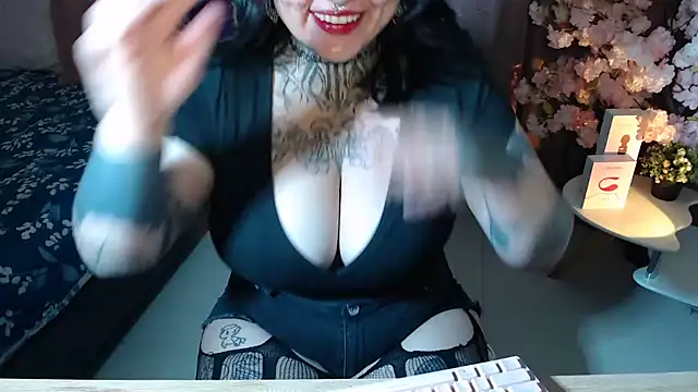 Snapshot of sherly_tattosss chatting on January 25, 2025, 6:23 am sherly tattosss online show from January 25, 2025, 6:23 am