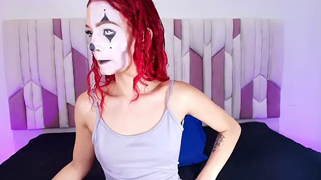 mia stanfort online show from October 31, 2025, 7:10 pm