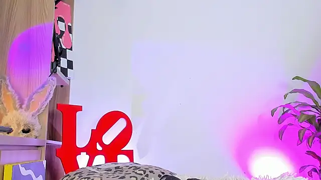 Snapshot of adelarangel chatting on December 17, 2025, 11:10 pm adelarangel online show from December 17, 2025, 11:10 pm