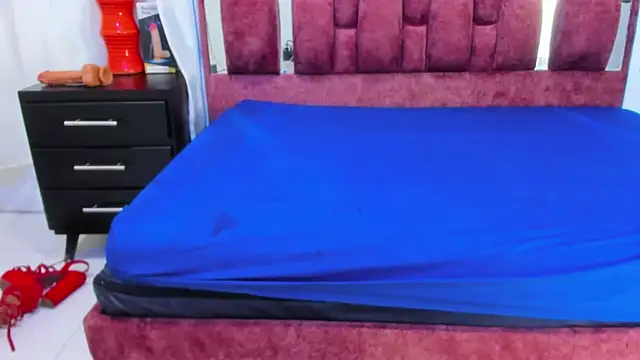 lucy cooper01 online show from December 10, 2024, 2:38 am