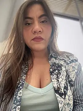 Iam  Cristal online show from November 5, 2025, 9:29 pm