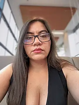 Iam  Cristal online show from December 2, 2025, 9:38 pm