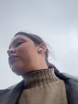 KikiWatson online show from November 15, 2025, 7:01 am