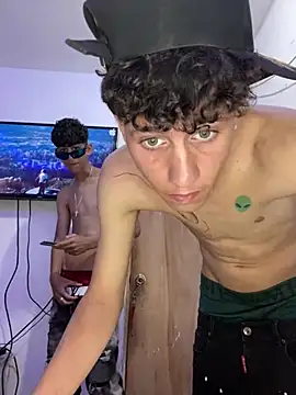 LatinBoysxxx online show from January 4, 2025, 11:27 pm