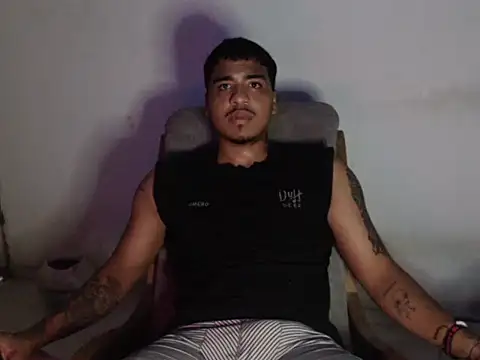 camiloacosta321 online show from November 5, 2025, 4:15 am