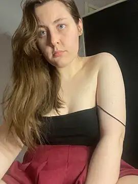 Snapshot of Topvi_ chatting on February 18, 2025, 12:17 pm Topvi  online show from February 18, 2025, 12:17 pm