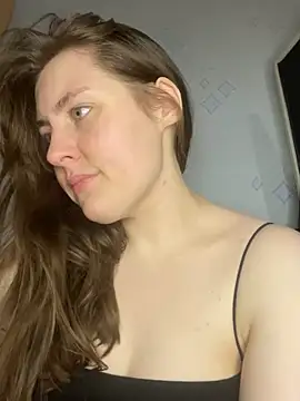 Snapshot of Topvi_ chatting on February 21, 2025, 7:43 pm Topvi  online show from February 21, 2025, 7:43 pm