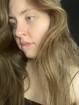 Snapshot of Topvi_ chatting on February 26, 2025, 11:19 pm Topvi  online show from February 26, 2025, 11:19 pm