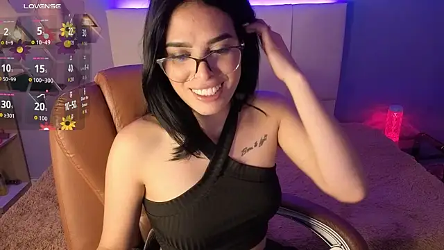 AlessiaVal  online show from September 24, 2025, 2:12 pm