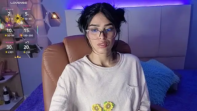 AlessiaVal  online show from September 15, 2025, 1:44 pm