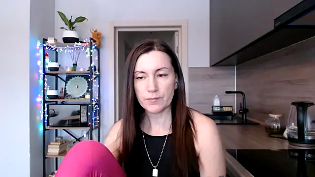 Snapshot of jainesummer chatting on February 18, 2025, 10:38 am jainesummer online show from February 18, 2025, 10:38 am