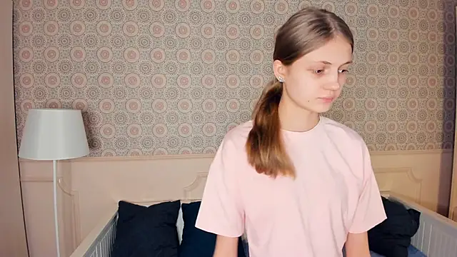 GlennaArras online show from December 2, 2024, 8:15 am