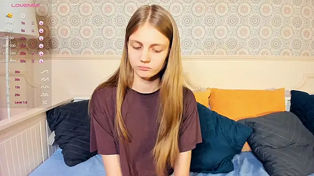 GlennaArras online show from December 14, 2024, 1:27 pm