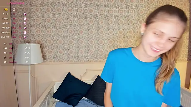 GlennaArras online show from December 4, 2024, 3:15 pm