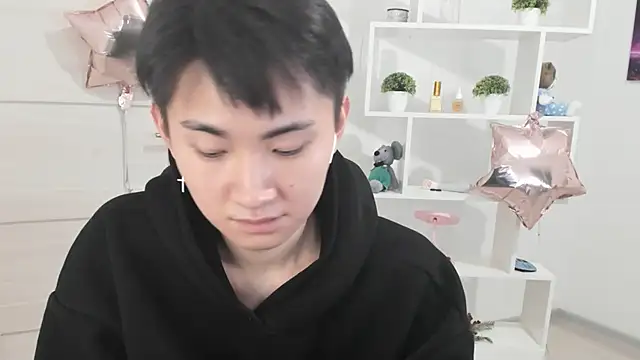 Miram Yu online show from December 11, 2024, 12:12 am