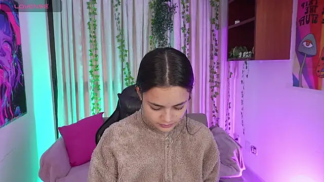 Snapshot of HannaRhodes chatting on February 2, 2026, 1:43 pm HannaRhodes online show from February 2, 2026, 1:43 pm