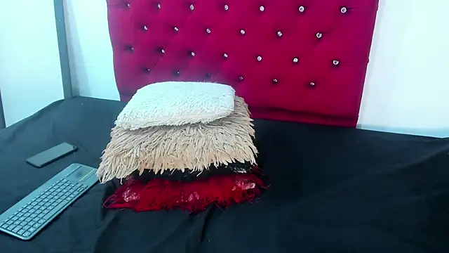 Snapshot of Melody_Megann chatting on January 17, 2026, 11:47 am Melody Megann online show from January 17, 2026, 11:47 am