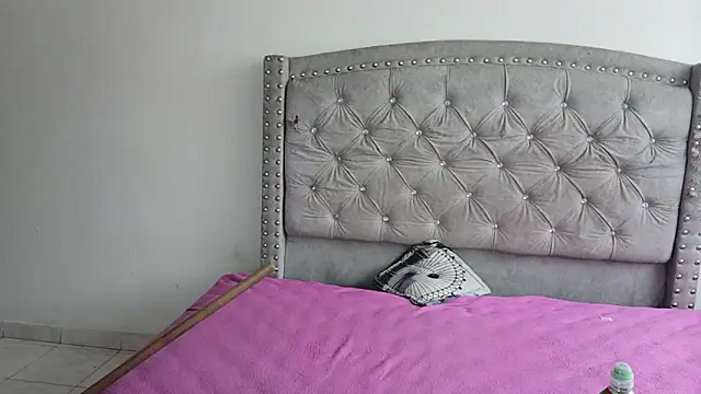 Nesuko kamado  online show from December 16, 2025, 4:11 pm