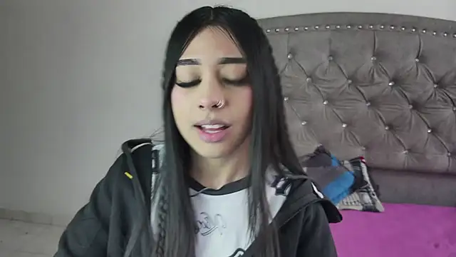 Nesuko kamado  online show from November 26, 2025, 12:38 pm