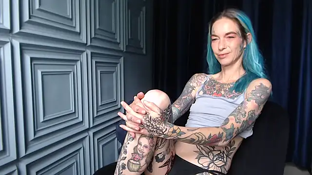 Snapshot of RavenryderUK chatting on June 18, 2026, 10:31 am RavenryderUK online show from June 18, 2026, 10:31 am