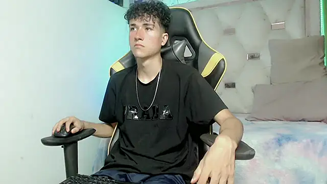 johnny cagee online show from November 12, 2025, 5:00 am