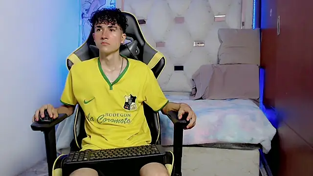 johnny cagee online show from October 20, 2025, 5:31 am