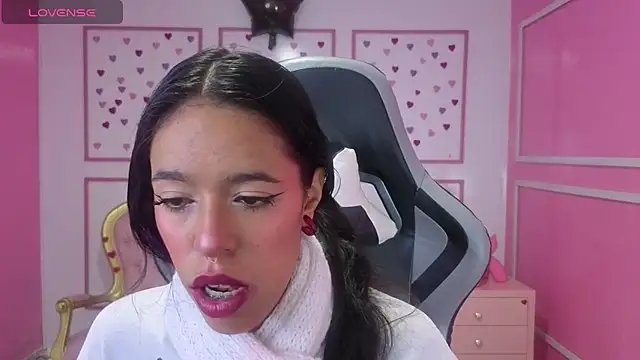 stephania t online show from November 7, 2025, 11:48 am