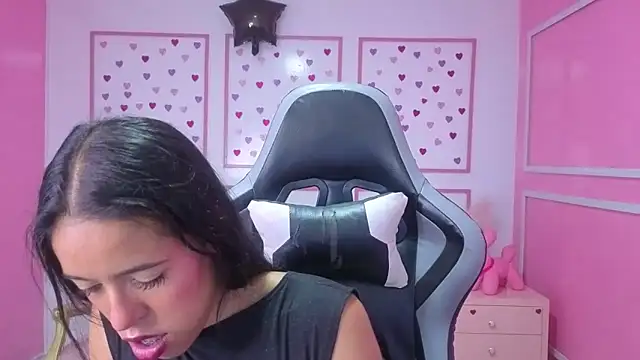 Snapshot of stephania_t chatting on October 20, 2025, 12:27 pm stephania t online show from October 20, 2025, 12:27 pm