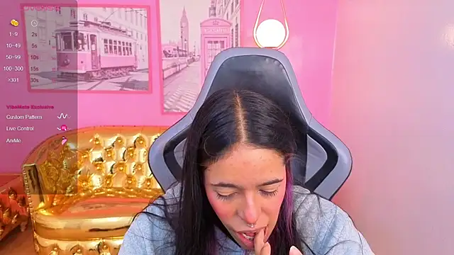 Snapshot of stephania_t chatting on February 15, 2026, 12:37 pm stephania t online show from February 15, 2026, 12:37 pm