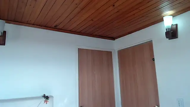 julz 03 online show from November 30, 2025, 12:39 pm