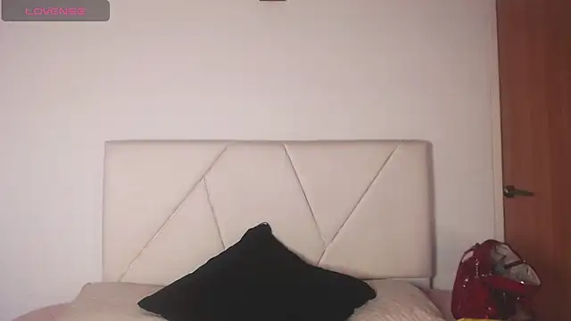 julz 03 online show from November 12, 2025, 11:52 pm