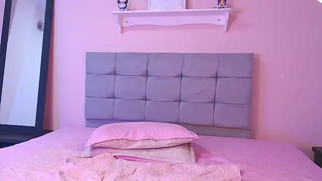 julz 03 online show from February 4, 2026, 4:29 am