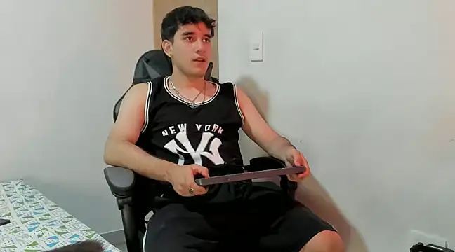 Snapshot of leo030809 chatting on December 6, 2024, 11:41 pm leo030809 online show from December 6, 2024, 11:41 pm