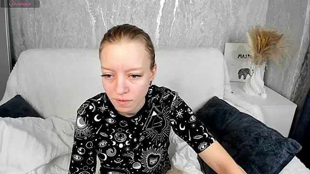 Snapshot of Michelle_Blond chatting on September 30, 2025, 7:36 am Michelle Blond online show from September 30, 2025, 7:36 am