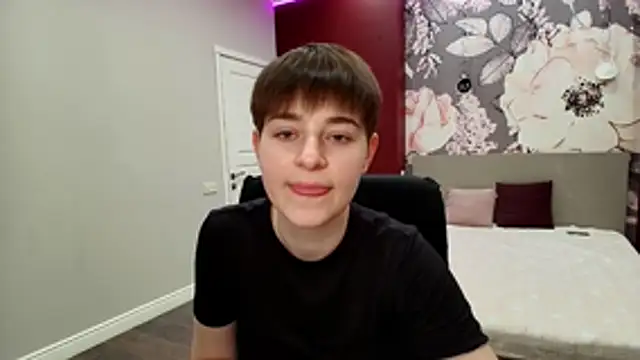 Snapshot of EmiliaYours chatting on March 17, 2026, 3:59 pm EmiliaYours online show from March 17, 2026, 3:59 pm