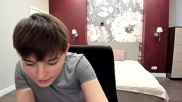 Snapshot of EmiliaYours chatting on February 6, 2026, 2:35 pm EmiliaYours online show from February 6, 2026, 2:35 pm