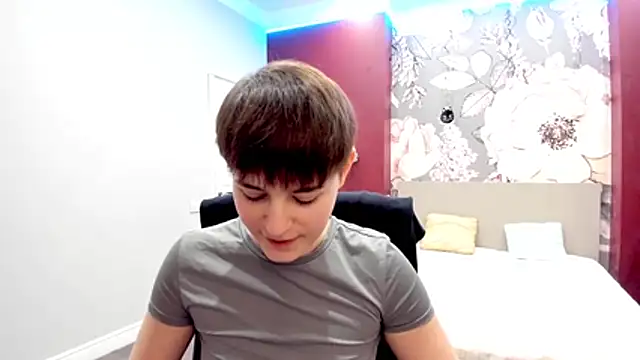 Snapshot of EmiliaYours chatting on February 16, 2026, 3:32 pm EmiliaYours online show from February 16, 2026, 3:32 pm