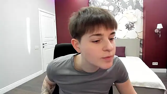 Snapshot of EmiliaYours chatting on March 7, 2026, 2:33 pm EmiliaYours online show from March 7, 2026, 2:33 pm