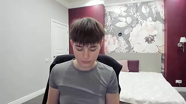 EmiliaYours online show from November 28, 2025, 3:45 pm