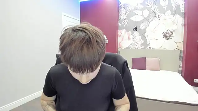 EmiliaYours online show from December 1, 2025, 3:13 pm