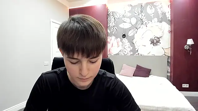 Snapshot of EmiliaYours chatting on February 9, 2026, 3:43 pm EmiliaYours online show from February 9, 2026, 3:43 pm