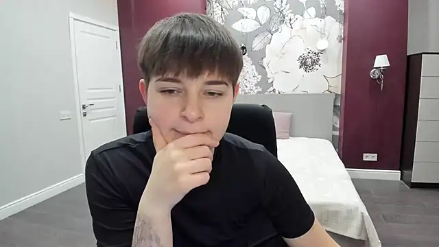 Snapshot of EmiliaYours chatting on January 17, 2026, 3:48 pm EmiliaYours online show from January 17, 2026, 3:48 pm