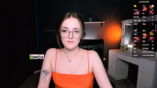 luna berryy online show from March 21, 2025, 11:45 pm