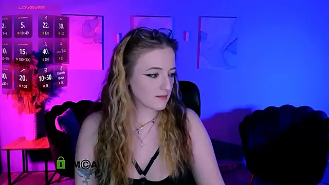 luna berryy online show from April 7, 2026, 7:26 pm